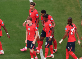 A Inglaterra venceu o Panamá por 2 a 0, terminou em primeiro no Grupo L da Copa do Mundo de 2026 e pode enfrentar o Brasil nas quartas de final. Harry Kane se tornou o maior artilheiro inglês em Mundiais.