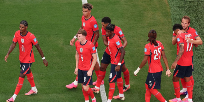 A Inglaterra venceu o Panamá por 2 a 0, terminou em primeiro no Grupo L da Copa do Mundo de 2026 e pode enfrentar o Brasil nas quartas de final. Harry Kane se tornou o maior artilheiro inglês em Mundiais.