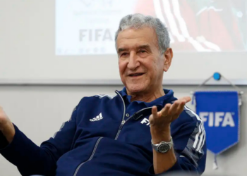 Carlos Alberto Parreira, campeão da Copa do Mundo de 1994 com a Seleção Brasileira, passou por cirurgia após piora do quadro pulmonar. Procedimento foi realizado com sucesso no Rio de Janeiro.