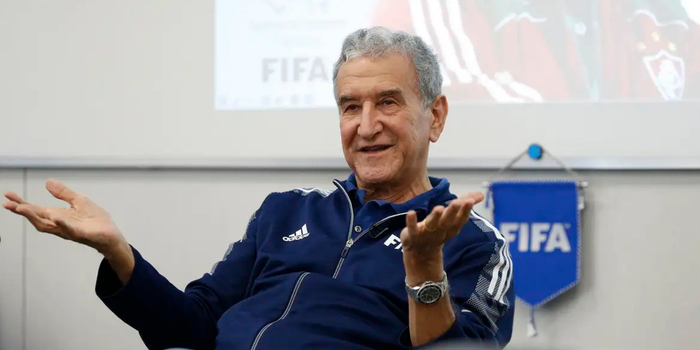 Carlos Alberto Parreira, campeão da Copa do Mundo de 1994 com a Seleção Brasileira, passou por cirurgia após piora do quadro pulmonar. Procedimento foi realizado com sucesso no Rio de Janeiro.