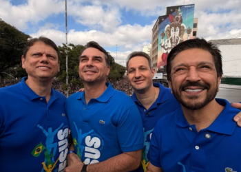 Marcha para Jesus em São Paulo virou palco de articulação política da oposição, com Tarcísio, Zema, Nunes e Flávio Bolsonaro, e expôs isolamento de Jorge Messias.