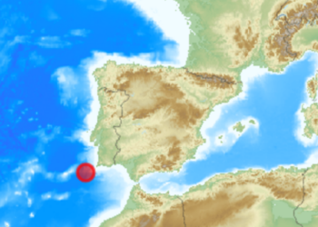 Terremoto de magnitude 4,1 foi sentido no Algarve, sul de Portugal, neste domingo. Epicentro ficou no Atlântico, perto do Cabo de São Vicente, sem registro de vítimas ou danos.