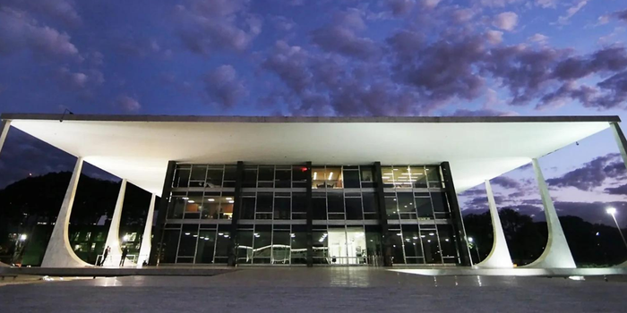 Julgamento virtual no STF tem 4 votos para permitir pagamento retroativo de penduricalhos a magistrados e membros do MP.