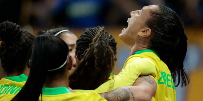 Brasil derrota os Estados Unidos por 2 a 1, de virada, em amistoso do futebol feminino disputado em São Paulo.
