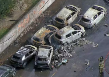 Pista lateral da Avenida das Américas foi interditada após acidente com helicópteros