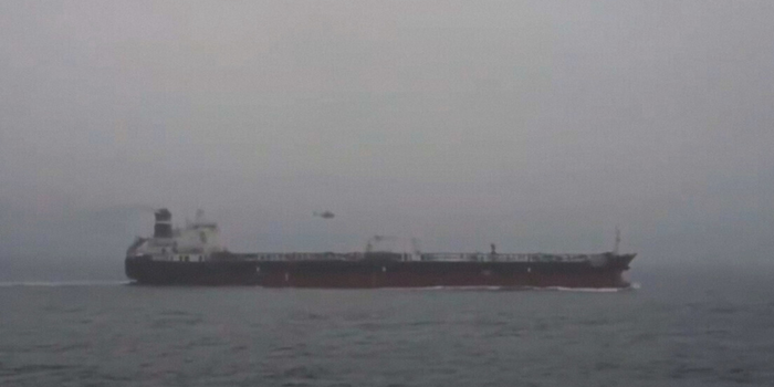 Rússia acusa França de pirataria internacional após interceptação do petroleiro Tagor no Atlântico. Paris diz que navio estava sob sanções.