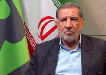 Deputado iraniano Esmail Kowsari critica os EUA e acusa Washington de arrogância em meio a negociações com Teerã.