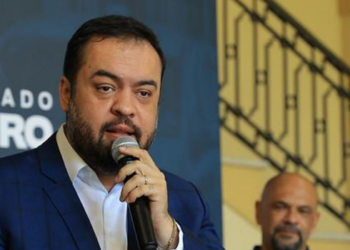 Contas de 2025 de Cláudio Castro foram rejeitadas pelo TCE-RJ por 3 votos a 1; decisão final será da Alerj.