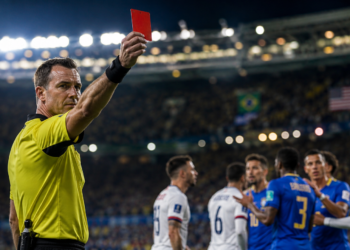 Crítica de Trump a Raphael Claus gera reação da CBF e debate sobre interferência política na Copa do Mundo.