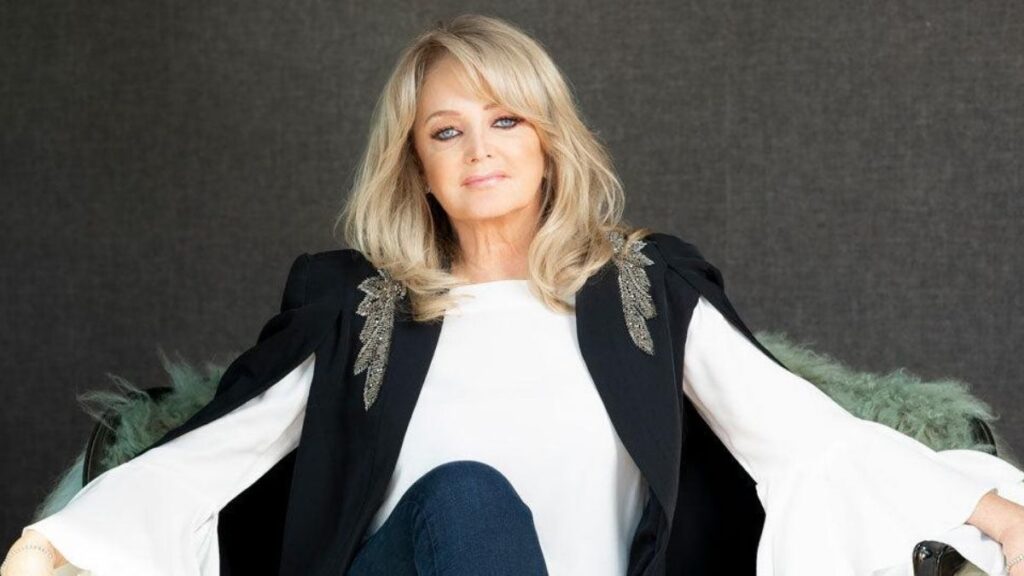 Bonnie Tyler, cantora galesa conhecida por “Total Eclipse of the Heart” e “Holding Out for a Hero”, morreu aos 75 anos em Portugal após complicações de saúde.