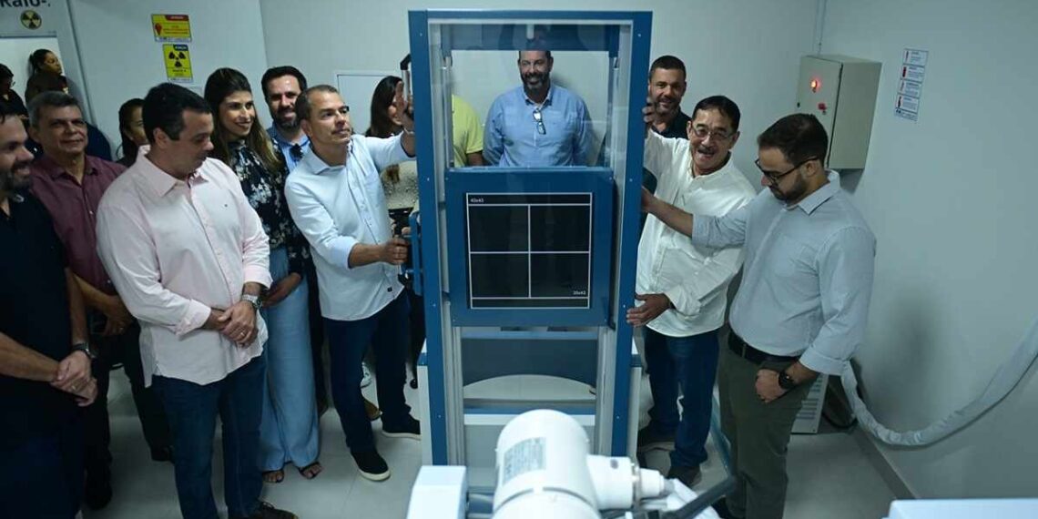 Prefeitura de Campos entrega sala de raio-x digital no PU Central. Imagens ficam disponíveis em segundos para médicos da rede municipal, agilizando diagnósticos e reduzindo transferências.