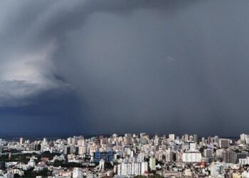 Porto Alegre está entre as cidades gaúchas sob alerta para chuva intensa e tempestades nesta terça-feira.