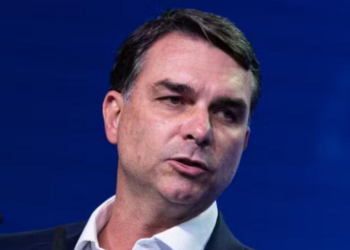 Entenda a fraude que alterou temporariamente a filiação partidária de Flávio Bolsonaro.