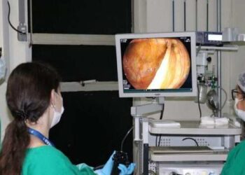 SUS adota teste FIT para rastrear câncer de intestino em pessoas de 50 a 75 anos sem sintomas; saiba como funciona e onde procurar atendimento.