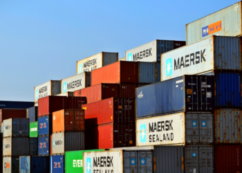 Estados Unidos podem aplicar tarifa adicional de 25% sobre mais de 4 mil produtos brasileiros. Governo prepara apoio aos exportadores e avalia medidas de reciprocidade.