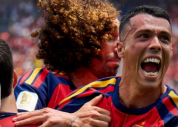A Espanha venceu a Áustria por 3 a 0 e garantiu vaga nas quartas de final da Copa do Mundo de 2026. Lamine Yamal e Mikel Oyarzabal foram destaques da classificação.