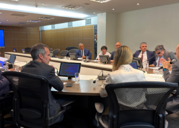 O Governo do Rio autorizou o início das obras de duplicação da RJ-106 entre Rio das Ostras e Macaé. Projeto busca ampliar a segurança, melhorar o trânsito e impulsionar o desenvolvimento regional.