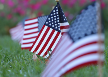 Onda de calor nos Estados Unidos provoca mudanças nas comemorações do Dia da Independência. Desfiles, shows e queimas de fogos foram cancelados ou adaptados em várias cidades.