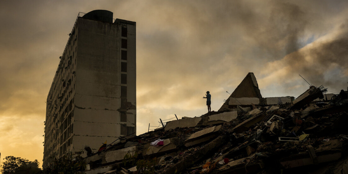 Terremotos de magnitudes 7,2 e 7,5 na Venezuela já causaram mais de 2,6 mil mortes, segundo autoridades. Milhares de feridos, desabrigados e desaparecidos agravam crise humanitária no país.