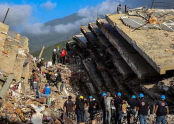 Número de mortos na tragédia da Venezuela sobe para 3.342 no 12º dia de operações, com cerca de 30 mil desaparecidos e milhares de feridos e desabrigados.