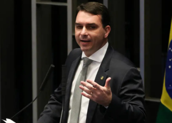 Senador lê carta atribuída a Jair Bolsonaro e reclama da demora de aliados em apoiar sua candidatura.