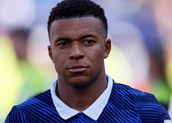 Kylian Mbappé criticou declarações da senadora paraguaia Celeste Amarilla após a eliminação do Paraguai na Copa do Mundo e repudiou falas racistas.