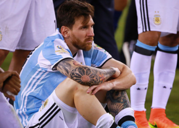 Há dez anos, Messi anunciou aposentadoria da seleção argentina após perder a Copa América. Relembre a decisão, o retorno, os títulos conquistados e os recordes na Copa de 2026.