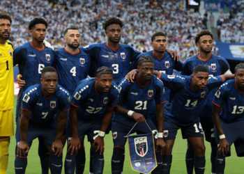Cabo Verde marcou a Copa do Mundo de 2026 com campanha histórica, chegada às oitavas de final e destaque para o goleiro Vozinha, símbolo da trajetória dos Tubarões Azuis.