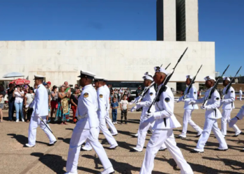 Inscrições para o concurso da Marinha com 400 vagas para técnicos de nível médio terminam neste domingo. Seleção oferece salários e oportunidades em mais de 20 áreas.