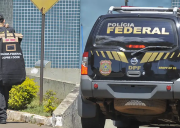 Polícia Federal indicia 48 pessoas na Operação Sem Desconto por suspeita de fraudes em benefícios do INSS. Esquema pode ter movimentado R$ 6,3 bilhões.