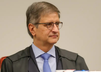 PGR defende que Jair Bolsonaro permaneça em prisão domiciliar após divulgação de carta nas redes sociais e considera desproporcional o retorno ao sistema prisional.