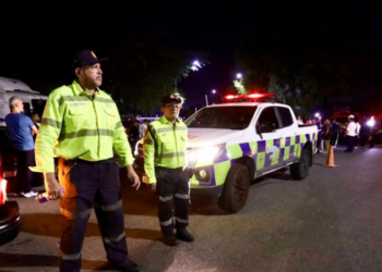 Bombeiros mantêm operação em tanque de estireno da Innova, em Manaus, após vazamento de vapores. Área segue isolada e multas ultrapassam R$ 22 milhões.