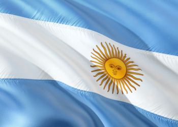 Faixa exibida por jogadores da Argentina sobre as Ilhas Malvinas após vitória na Copa do Mundo será analisada pela Fifa e reacende debate sobre a disputa territorial com o Reino Unido.