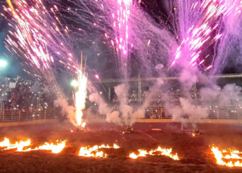 Rodeio da Expo Macaé 2026 reúne cerca de 6 mil pessoas com montarias, prova dos Três Tambores e apresentações equestres durante as comemorações pelos 213 anos da cidade.