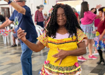 Arraiá do CMDPI reúne idosos com música, dança e comidas típicas e promove convivência e envelhecimento ativo.