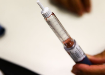 Anvisa autoriza cinco medicamentos injetáveis com semaglutida para adultos com diabetes tipo 2 e alerta sobre golpes e produtos irregulares.