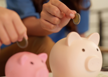 Projeto de lei pode levar educação financeira aos ensinos fundamental e médio; proposta busca ensinar planejamento, consumo consciente e organização do dinheiro.