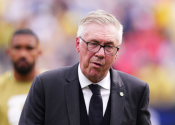 Ancelotti revela admiração por Abel Ferreira e aponta Rayan como surpresa nos treinos da Seleção Brasileira durante entrevista à ESPN.