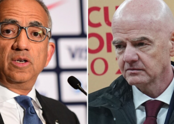 Assessor de Gianni Infantino deixa a FIFA após discordar de proposta para atrair investidores privados e explorar direitos comerciais da Copa do Mundo.