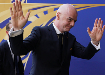 Projeto de Gianni Infantino para incluir investidores privados nos direitos comerciais da Copa do Mundo teria sido abandonado após resistência da UEFA, divergências internas e pressão sobre a FIFA.