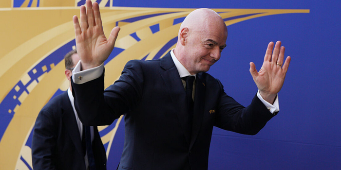 Projeto de Gianni Infantino para incluir investidores privados nos direitos comerciais da Copa do Mundo teria sido abandonado após resistência da UEFA, divergências internas e pressão sobre a FIFA.