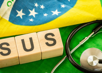 Países do BRICS aprovam declaração conjunta para fortalecer sistemas de saúde e ampliar cobertura universal, com princípios semelhantes aos do SUS brasileiro.