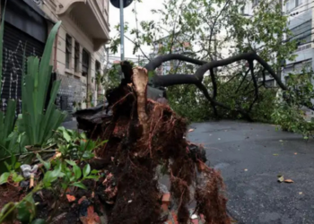 Ventos devem perder intensidade em SP e RJ, mas alertas meteorológicos seguem ativos em algumas regiões.
