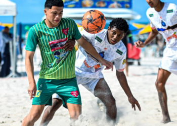 Confira os primeiros jogos da Copa Cabo Frio de Beach Soccer, disputada na Praia do Forte.