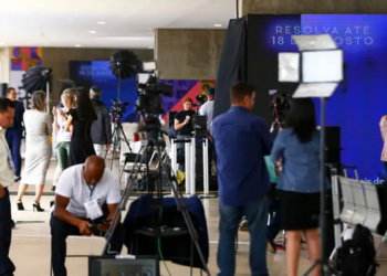 FNDC lança carta com 20 propostas para inserir a democratização da comunicação, a regulação da inteligência artificial e a soberania digital nas eleições de 2026.