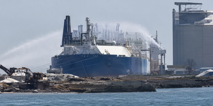 Autoridades egípcias investigam ataque contra navios de gás no Mediterrâneo.