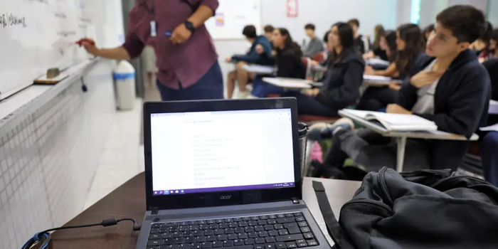 Estudantes pré-selecionados no Fies do segundo semestre devem complementar dados até 4 de agosto. Programa oferece 75,5 mil vagas em instituições privadas.
