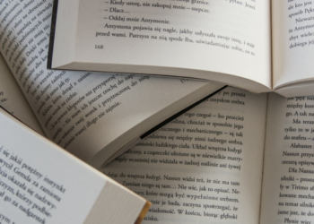 Reportagem aponta pedidos de até 1 milhão de livros destinados a bases de inteligência artificial.
