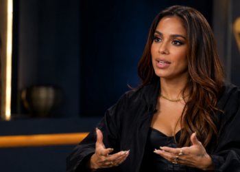 Anitta fala sobre candomblé, liberdade religiosa e política durante entrevista especial ao programa Sem Censura.