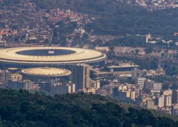 Ministério Público do Rio apura suspeita de superlotação no Maracanã e pede informações detalhadas a Flamengo, Fluminense e administradora.